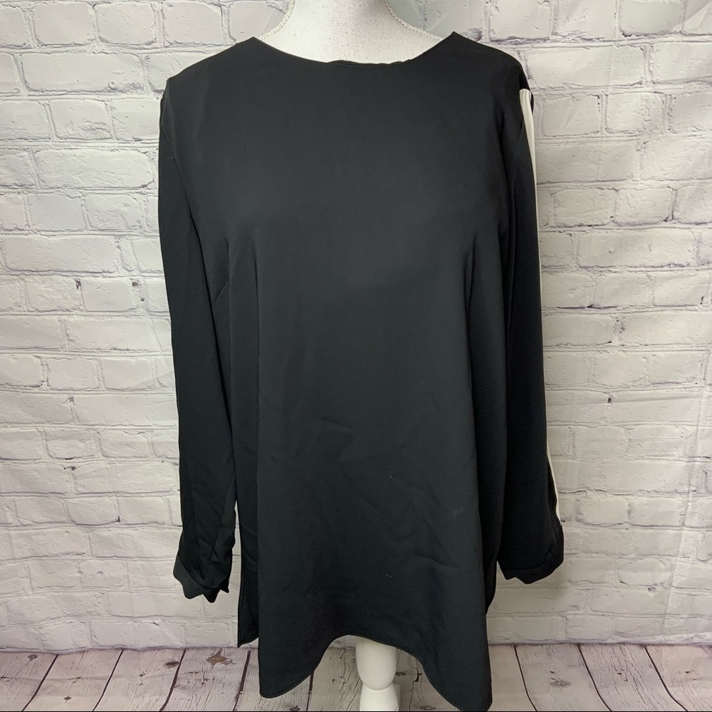 Chico’s Black Label Contrast Top 16 NWT